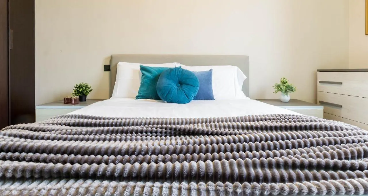 Joivy Elegant 1-Br Flat Next To Milano Centrale Apartment 0*, Milan